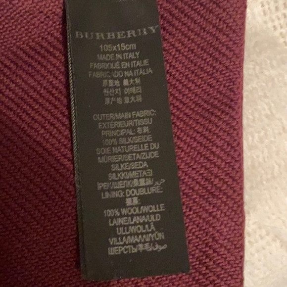 Burberry scarf burgundy hearts - Picture 2 of 3